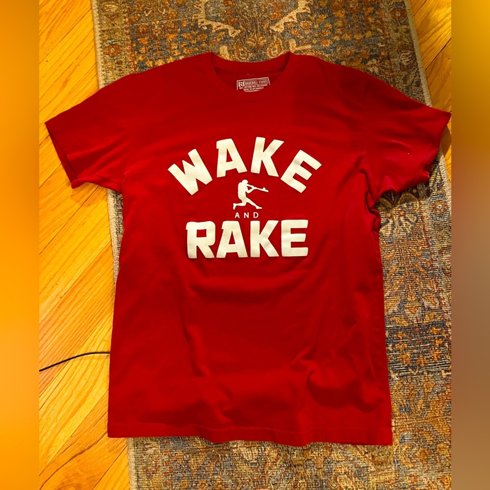 Tshirt Wake and Rake baseball tshirt men’s medium, maroon/red